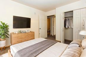 Vail apartment for rent - A bedroom with a bed, a TV, and a cabinet.