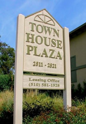 Castro Valley townhouse for rent - A sign for the Town House Plaza with a phone number for the leasing office.