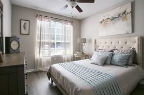 Savannah apartment for rent - A bedroom with a large bed and a ceiling fan.
