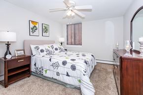 Middletown apartment for rent - A bedroom with a bed, nightstand, and a ceiling fan.