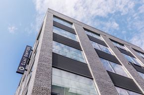 Jersey City apartment for rent - A tall building with a sign that says "ITS".
