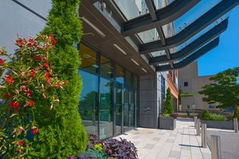 Main entrance & lobby
