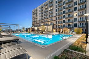The Colony apartment for rent - Luxurious Pool Deck