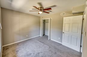Kannapolis apartment for rent - a bedroom with carpet and a ceiling fan at Ashford Place Apartments, North Carolina, 28081
