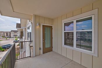 Private balcony/patio