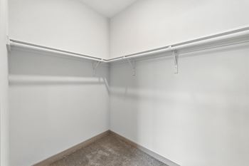 Walk-in closet 