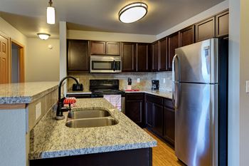 Apartment kitchen at bluffs of williston apartments nd