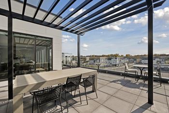 Sky deck with outdoor kitchen (apartments)