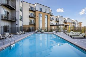 Rosemount apartment for rent - Wicklowe-Outdoor Pool
