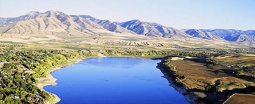 Hyrum apartment for rent - an aerial view of a lake in front of mountains