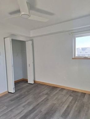 Lincoln City apartment for rent - A room with a ceiling fan and a doorway leading to another room.