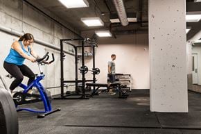 Saskatoon townhouse for rent - a man and a woman riding exercise bikes in a gym