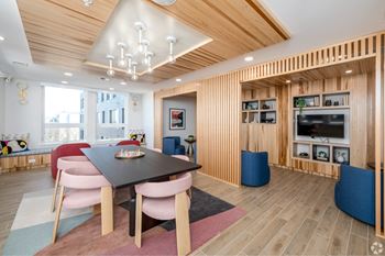 Rooftop clubhouse & resident lounge