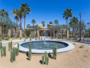 Bermuda Dunes multi-family for rent - Courtyard Fountain at Medici Apartment Homes, California, 92203