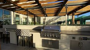 Los Angeles multi-family for rent - Grilling Station at The Mansfield at Miracle Mile, California