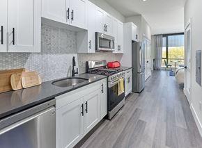 Orange apartment for rent - spacious studio apartment