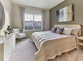 Lyndhurst apartment for rent - Spacious, sun filled bedroom at Vermella Lyndhurst apartments, Lyndhurst, New Jersey