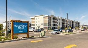 Lethbridge apartment for rent - Large apartment complex with lots of parking