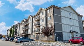 Saskatoon apartment for rent - A large apartment building with parking lot in front