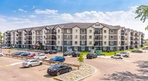 Brandon apartment for rent - Large Apartment complex with lots of balconies windows and a large parking lot