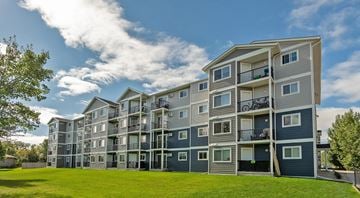 Winnipeg apartment for rent - A large apartment building with a green lawn in front.
