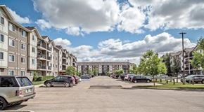 Winnipeg apartment for rent - large apartment complex with parking up front