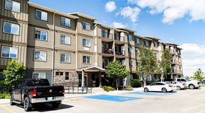Winnipeg apartment for rent - An apartment building with parking out front