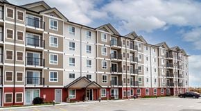 Winnipeg apartment for rent - A five storey apartment building with parking in front
