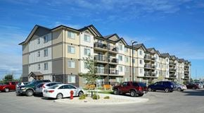 Winnipeg apartment for rent - An apartment building with parking along the front and side