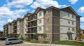 Edmonton apartment for rent - Apartment building with parking in front