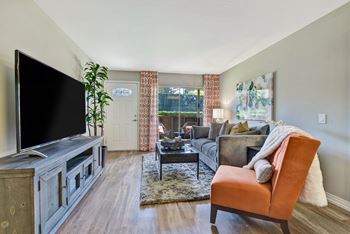 Two tone paint scheme in living room
