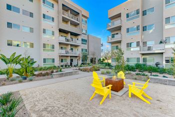 Outdoor grilling & picnic lounge
