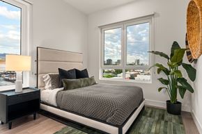Los Angeles apartment for rent - white bedroom with window
