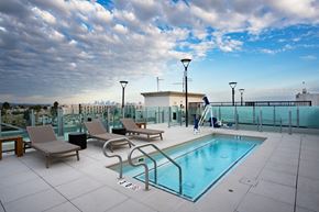 Los Angeles apartment for rent - rooftop spa with seating