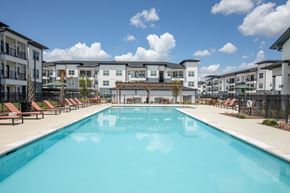 Porter apartment for rent - A large swimming pool in front of apartment buildings.