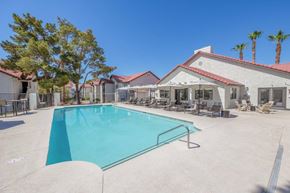 Las Vegas apartment for rent - Swimming Pool at 5400 Vistas Apartments, Las Vegas, NV