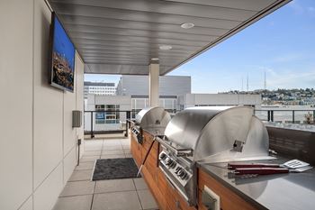 Outdoor kitchen with bbq grill & al fresco dining