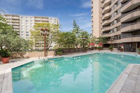 Arlington apartment for rent - Resort-style swimming pool with sundeck and lounge chairs