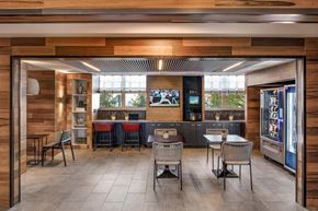 New York apartment for rent - the lobby of a restaurant with tables and chairs