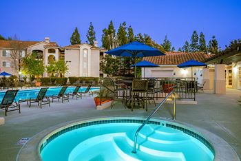 Relaxing spa & hot tub