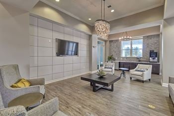 24/7 Clubroom with tvs, wifi and seating
