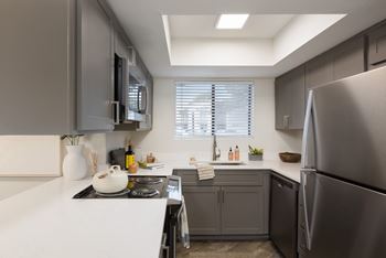Energy efficient full kitchen appliance package*