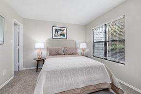 Cary apartment for rent - A bedroom with a large bed and two lamps.