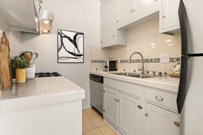 Los Angeles apartment for rent - Modern Kitchen at Delta Apartments, California