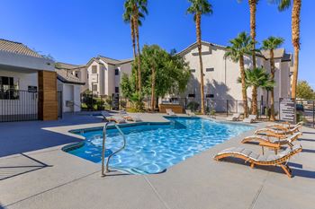 Outdoor shimmering pool