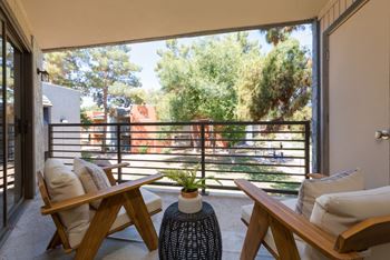 Private balconies/patios