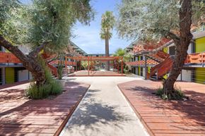 Phoenix apartment for rent - walkway