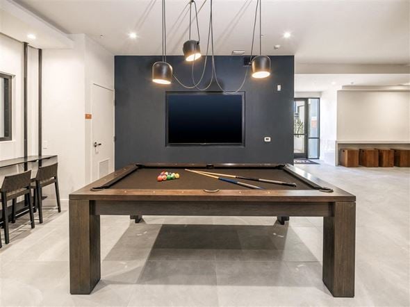 Anaheim apartment for rent - pool table