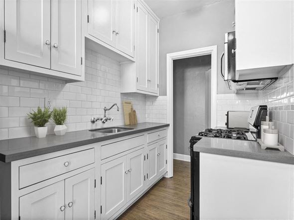 Los Angeles apartment for rent - kitchen at North Kingsley, Los Angeles, CA, 90027