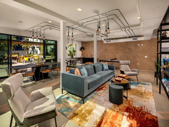 Orange apartment for rent - clubhouse
